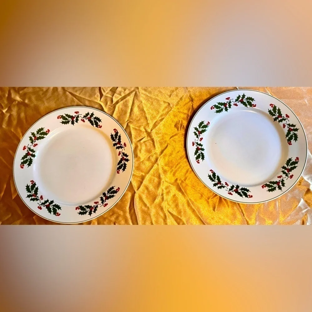 Vintage Christmas Ceramic Holly Berry Dinner Plates Set 2 Romania Holiday 10